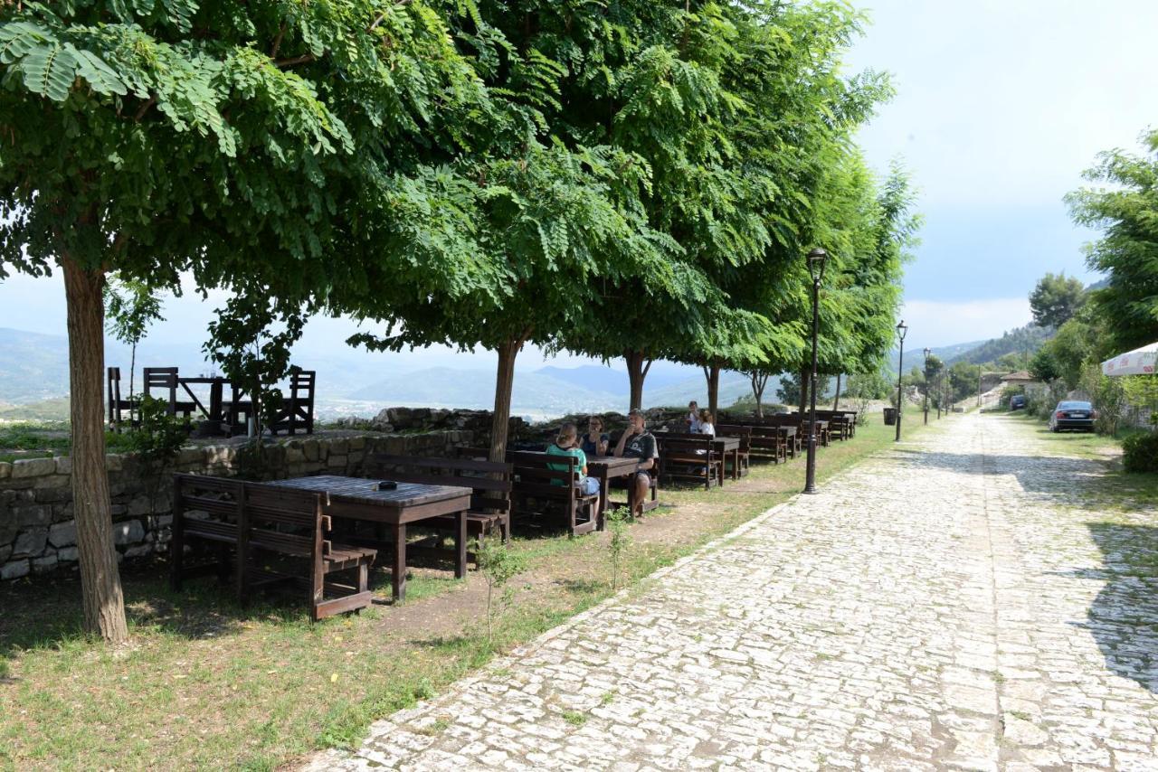 Guest House Iljesa Берат Екстериор снимка